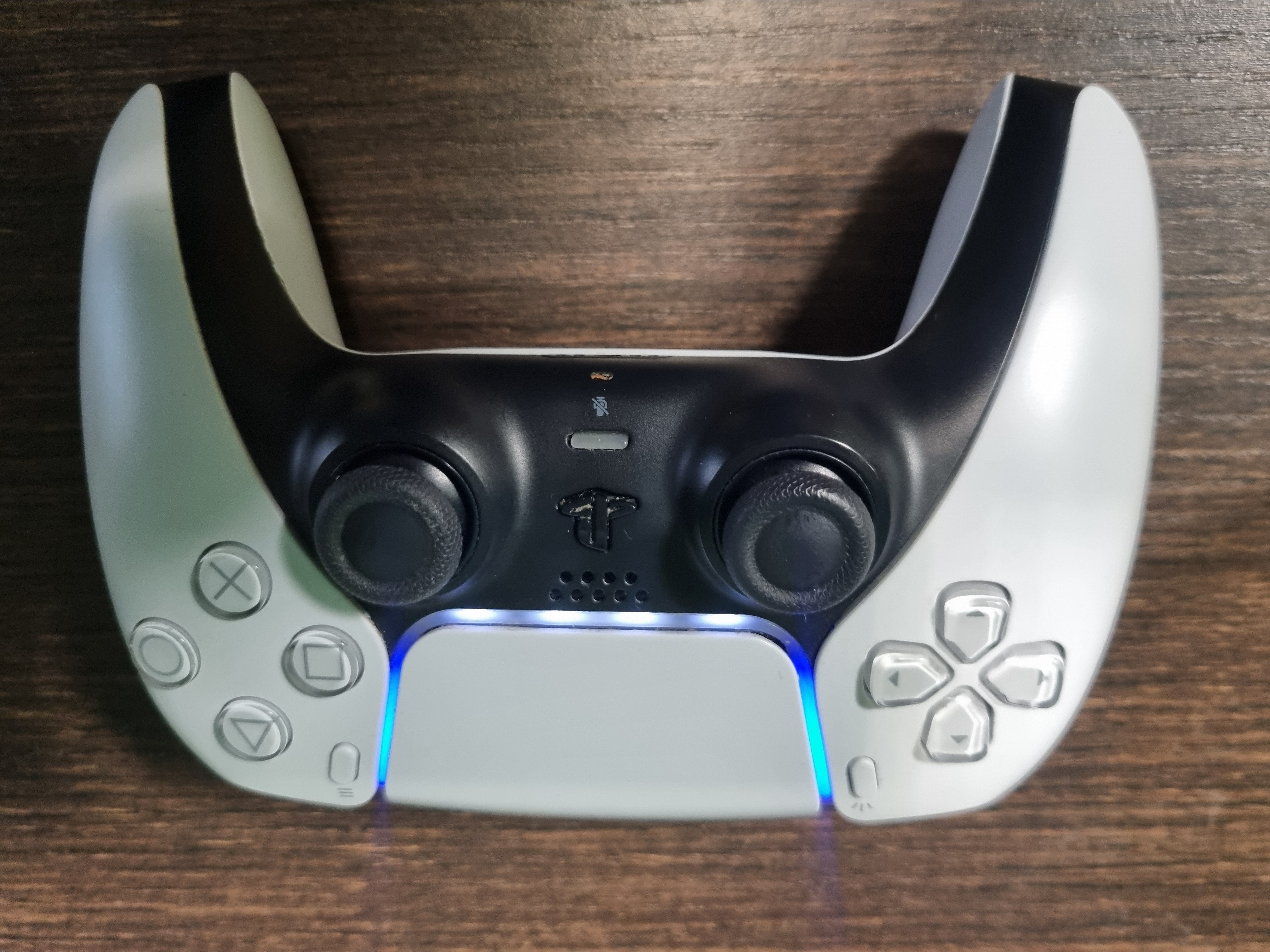 DualSense bezprzewodowy pad do PlayStation 5 (model oznaczany jako CFI‑ZCT1W)