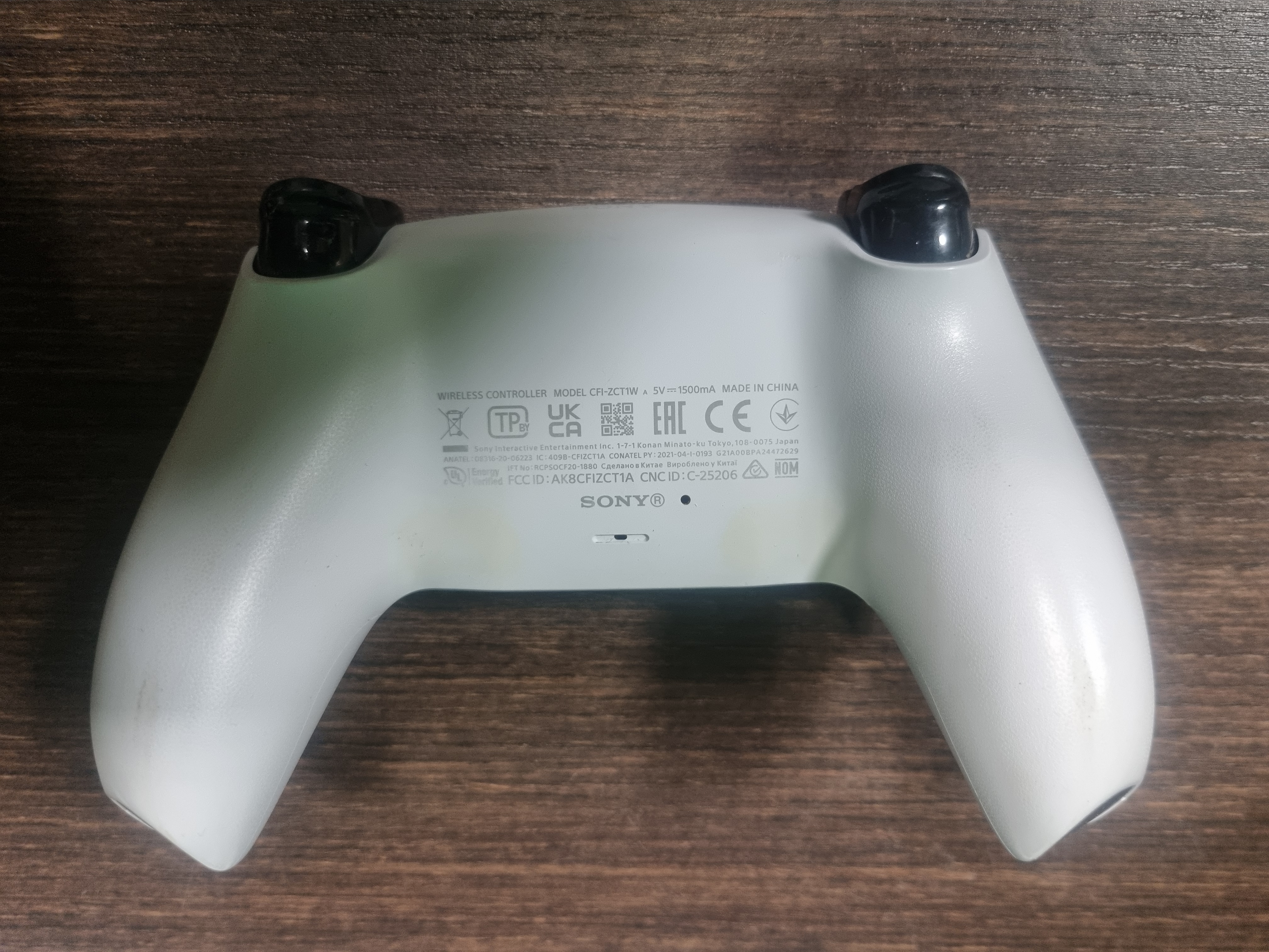 Sony DualSense (pad do PS5) — model CFI-ZCT1W — zdjęcie 2